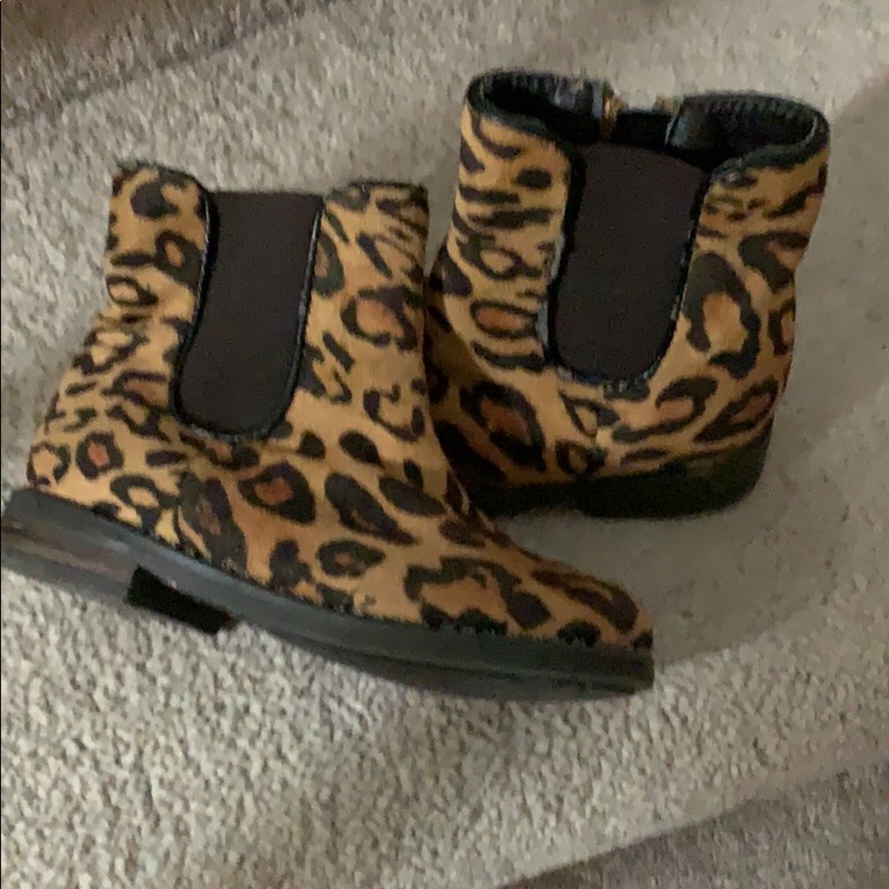 Boots (2) - Picture 2 of 5